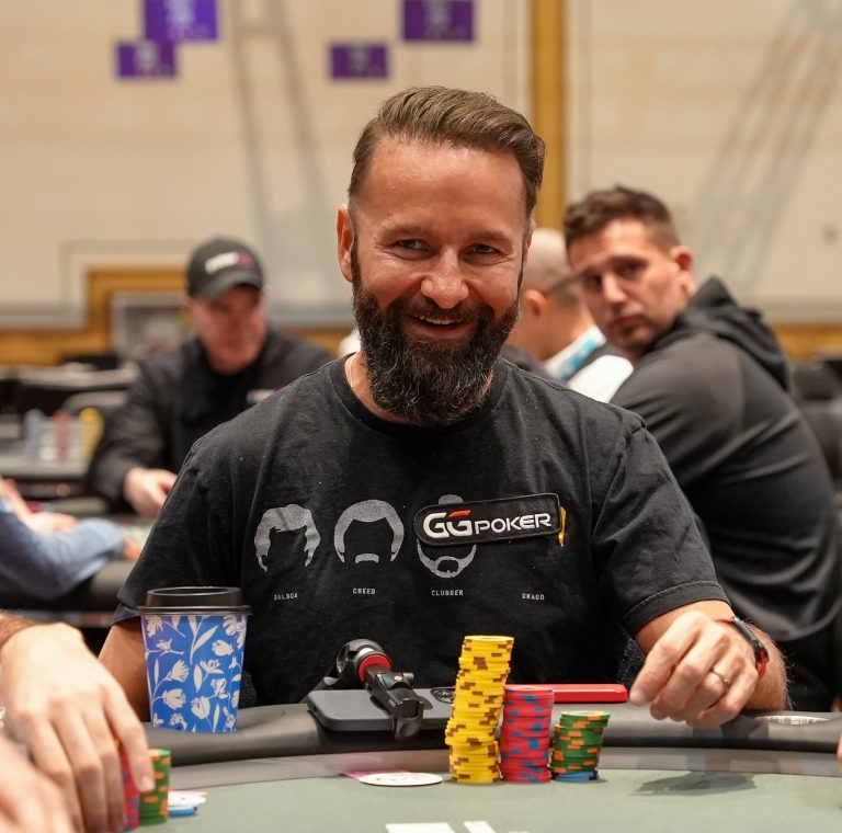 Daniel Negreanu Comete "Erro Gigantesco" na WSOP com Odds de 53 para 1