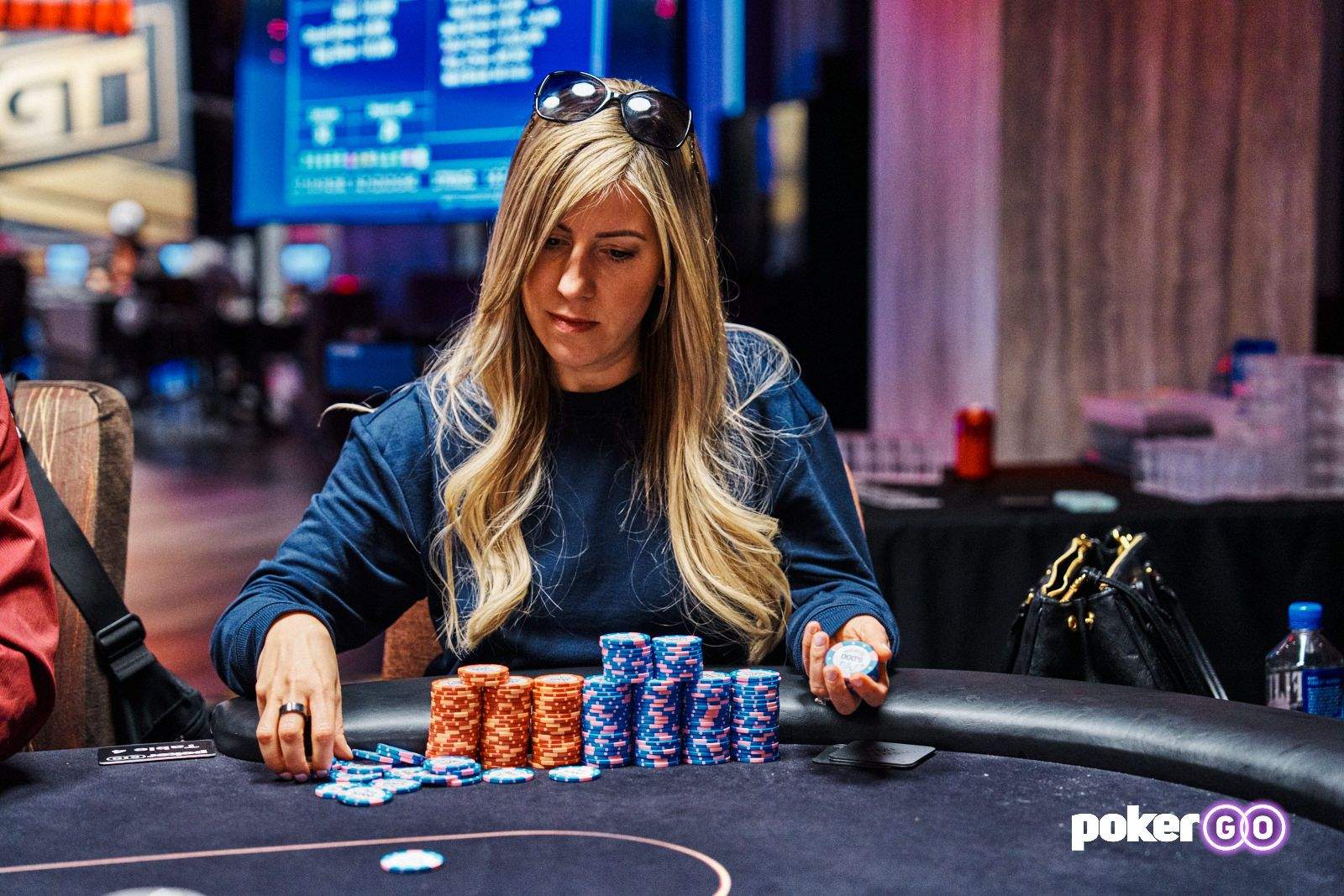 Kristen Foxen Entre os Líderes no Final do Dia 1 do Evento #34: $2.500 No-Limit Hold'em Freezeout