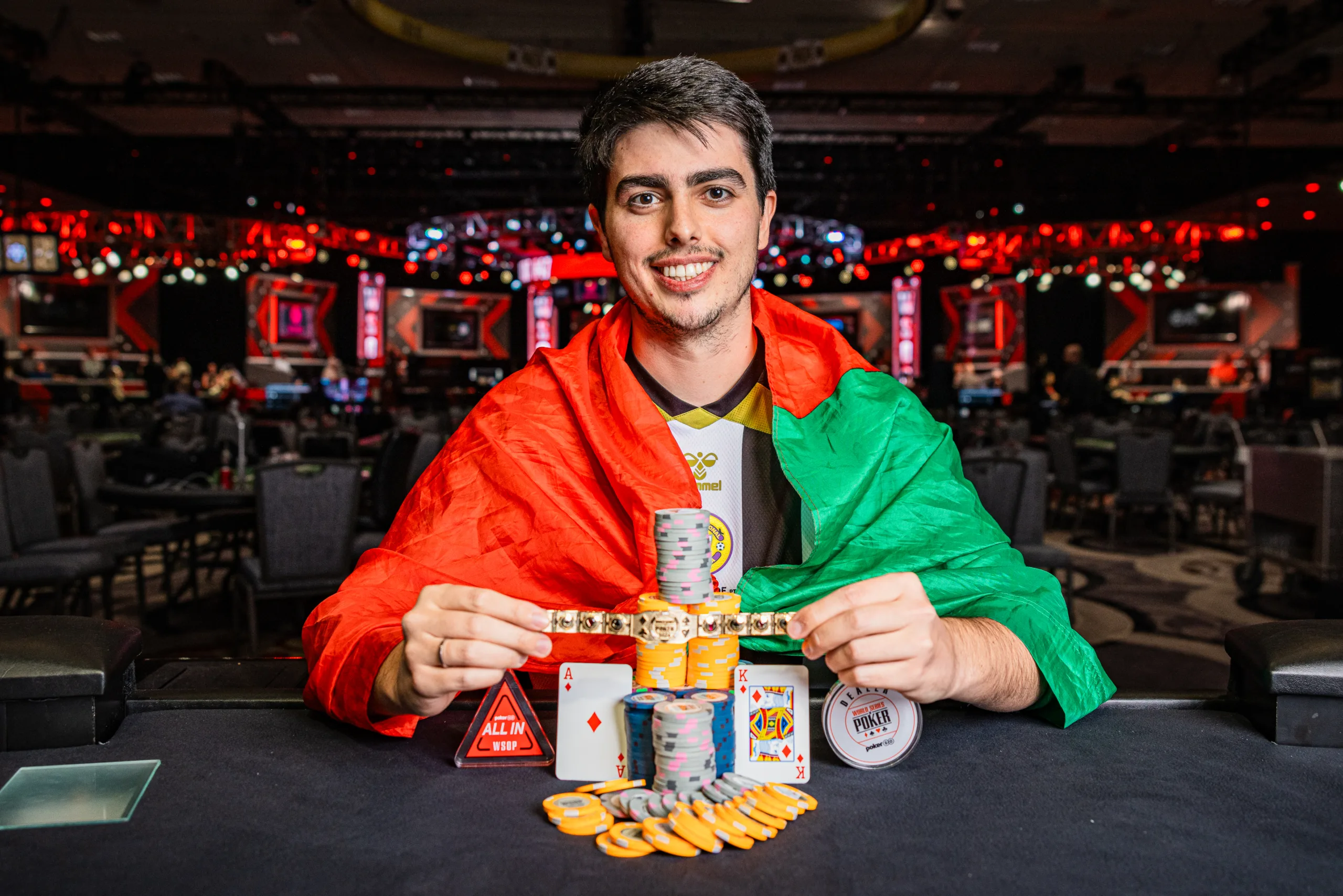 Pedro Neves Conquista o Monster Stack da WSOP, Levando Primeiro Bracelete e Prêmio Milionário