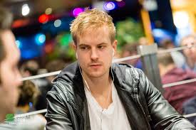 Viktor Blom na briga pelo primeiro bracelete no Evento #47 da WSOP