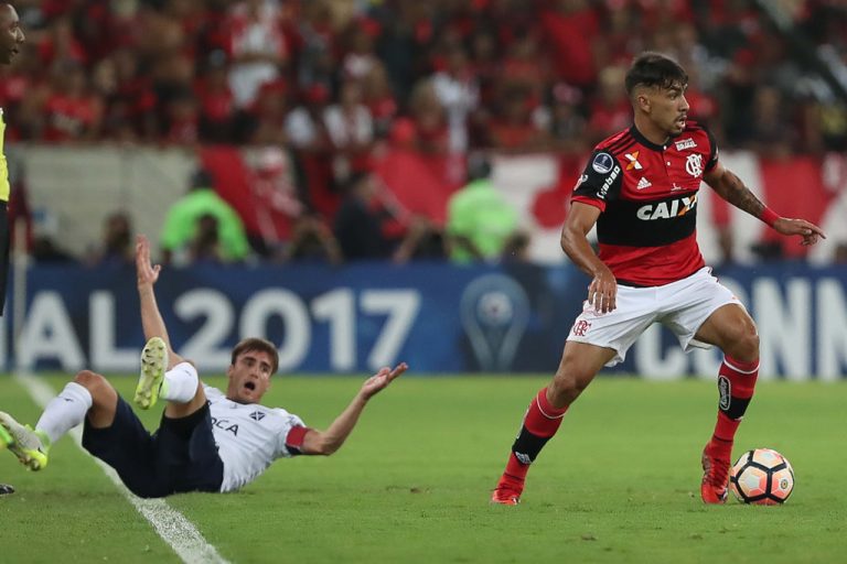 Caso Paquetá: meia quer voltar para o flamengo, mas negociação está em pause.