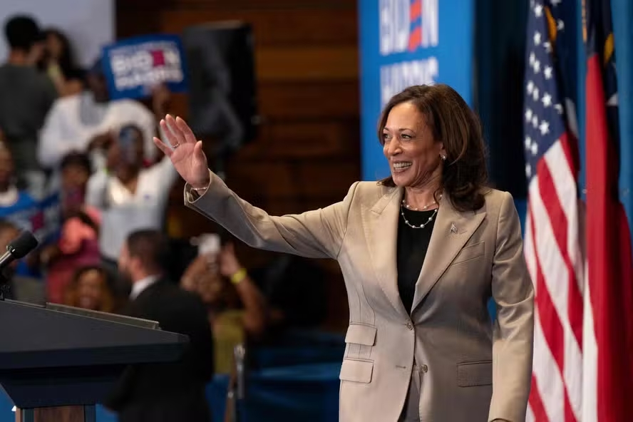 Apostas em Kamala têm aumento após desistência de Biden. Foto: Allison Joyce/AFP